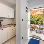 1 Bedroom Stunning In דירה