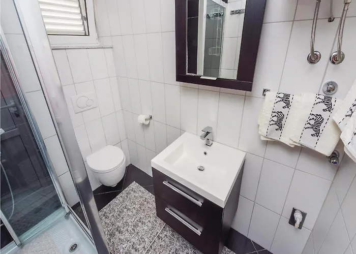 Appartement 1 Bedroom Stunning In *