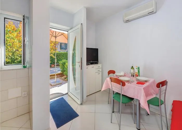 Апартаменты 1 Bedroom Stunning In