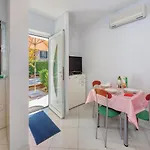 Appartement 1 Bedroom Stunning In